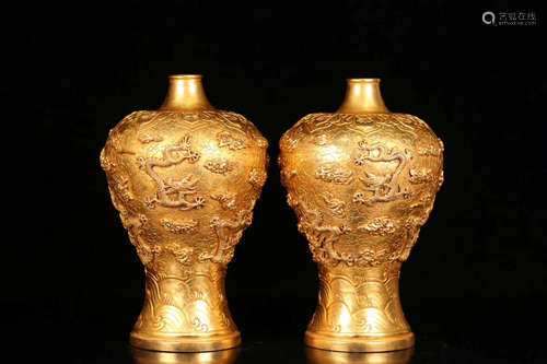 17-19TH CENTURY, A PAIR OF DRAGON PATTERN GILT BRONZE VASE, QING DYNASTY