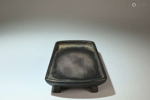 17-19TH CENTURY, A DUSTPAN SHAPED DESIGN OLD PIT DUAN INKSTONE, QING DYNASTY.