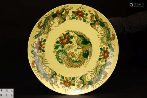 A KANGXI MARK THREE-COLOR PLATE WITH FUNG PAINTING