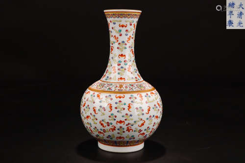 A GUANGXU MARK FAMILLE ROSE VASE WITH GOLDEN EDGE