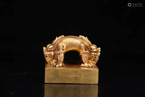 14-16TH CENTURY, A GILT BRONZE DOUBLE DRAGON HEAD DESIGN TIBETAN BUDDHISM SEAL, MING DYNASTY