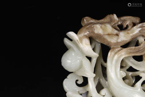 A HETIAN JADE HAND PIECE WITH FUNG CARVING