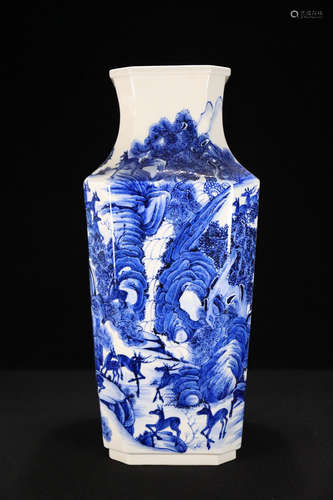 17-19TH CENTURY, A BLUE&WHITE LANDSCAPE AND DEER DESIGN SQUARE VASE, QING DYNASTY.