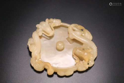 18-19TH CENTURY, A DRAGON DESIGN HETIAN JADE BRUSH WASHER, LATE QING DYNASTY