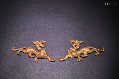 11-13TH CENTURY, A PAIR OF GILT SILVER DRAGON DESIGN ORNAMENTS, LIAO&JIN DYNASTY