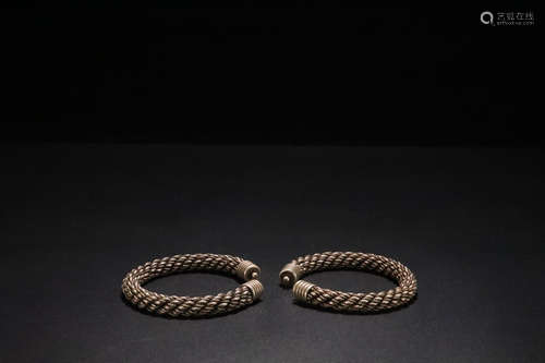 17-19TH CENTURY, A PAIR OF ROPE PATTERN SLIVER BRACELET, QING DYNASTY