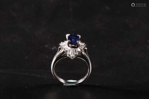 斯里兰卡蓝宝石镶铂金钻石戒指（pt850，蓝宝1.95克拉， 钻石0.69克拉）