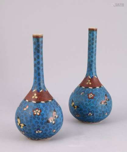 CHINE Vers 1900 Paire de VASES BOUTEILLES aux cols…