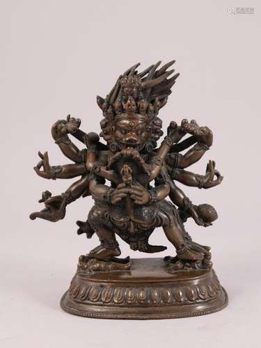 TIBET XIXe STATUETTE de YAMANTAKA en bronze à pati…