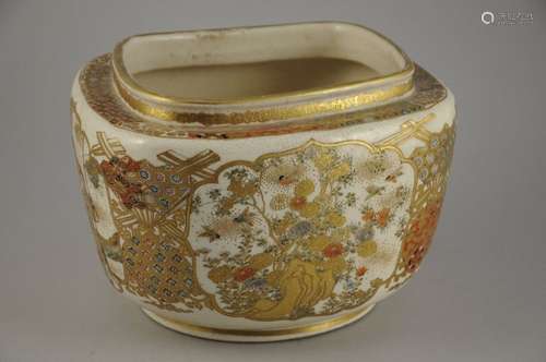 JAPON, SATSUMA Époque Meiji (1868 1912) CACHE POT …