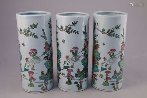 CHINE XXe Suite de trois VASES rouleau en porcelai…