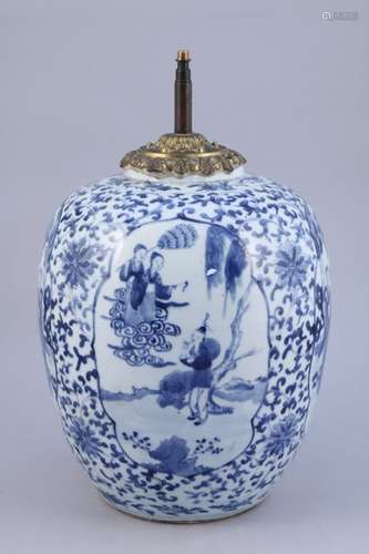 CHINE XIXe POT en porcelaine à décor en bleu sous …