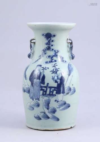 CHINE Vers 1900 VASE balustre à décor en camaïeu b…