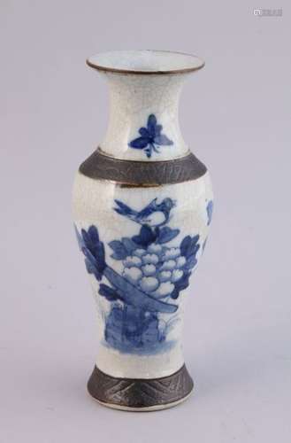 CHINE, NANKIN Vers 1900 VASE chinois, en porcelain…