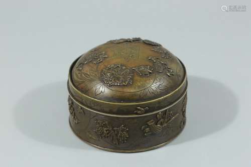 民国.铜质花鸟纹圆形盖盒
