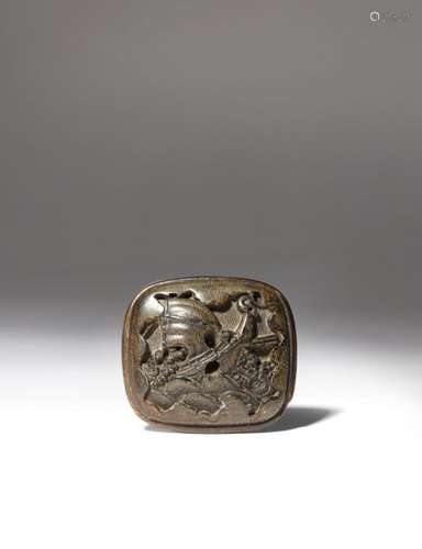 AN UNUSUAL JAPANESE HORN MANJU NETSUKE MEIJI 1868 ...;