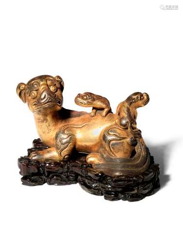 A CHINESE BRONZE LION DOG GROUP 17TH/18TH CENTURY ...;