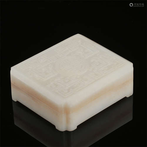 CHINESE JADE LIDDED SQUARE BOX