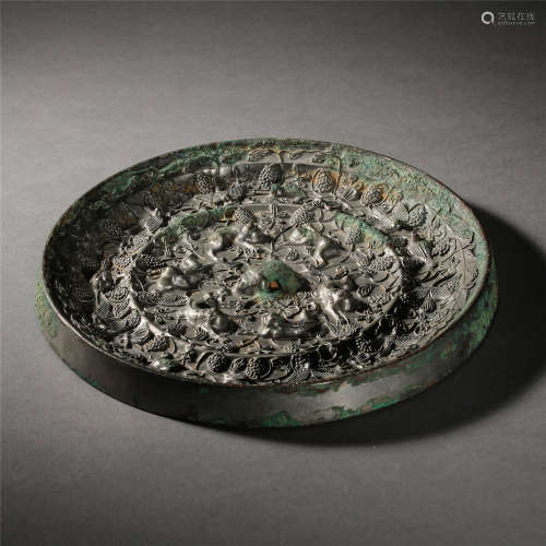 CHINESE BRONZE BEAST AND GRAPE ROUND MIRROR TANG DYNASTY