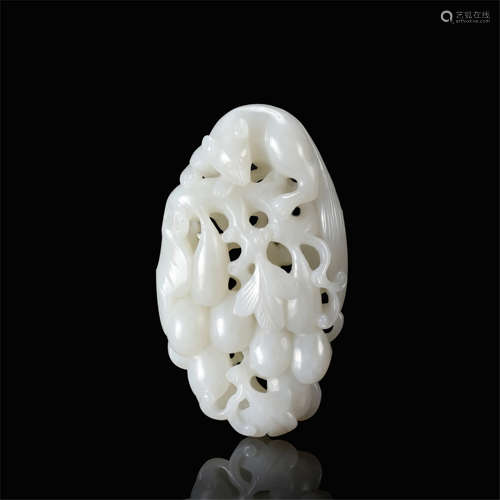 CHINESE WHITE JADE GRAPE PLAQUE