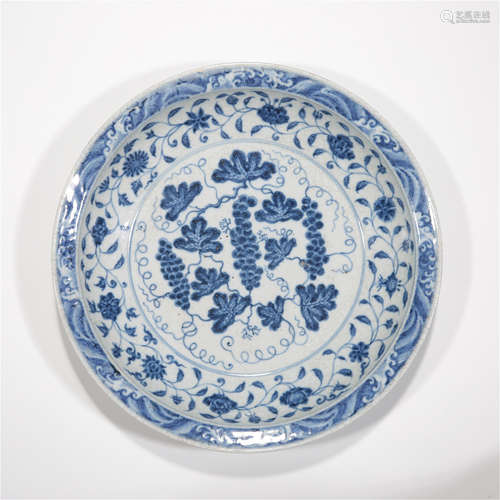 CHINESE PORCELAIN BLUE AND WHITE GRAPE CHARGER MING DYNASTY