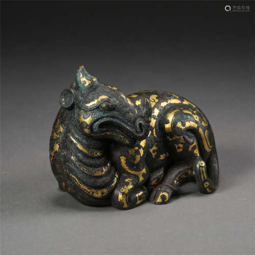 CHINESE GOLD INLAID BRONZE COUCHING BEAST HAN DYNASTY