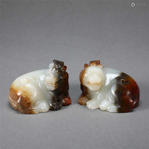 PAIR OF CIHNESE DOUBLE COLOR JADE BEAST