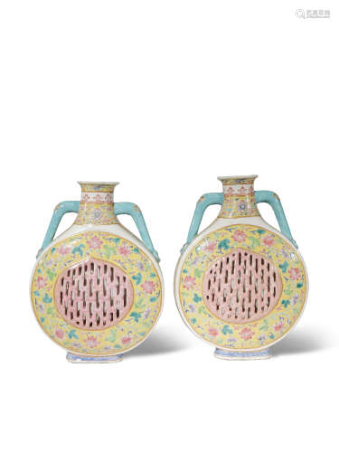 A PAIR OF CHINESE FAMILLE ROSE RETICULATED MOONFLASKS 19TH CENTURY Each with two peach-shaped