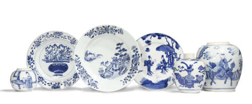 THREE CHINESE BLUE AND WHITE OVOID VASES AND THREE DISHES 17TH AND 18TH CENTURY The largest vase
