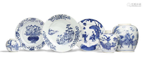 THREE CHINESE BLUE AND WHITE OVOID VASES AND THREE DISHES 17TH AND 18TH CENTURY The largest vase