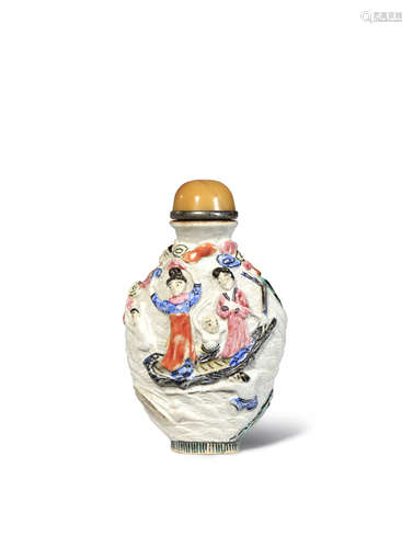 A CHINESE FAMILLE ROSE MOULDED SNUFF BOTTLE 19TH CENTURY Decorated with a scene of ladies in a