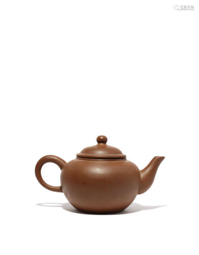 A SMALL CHINESE YIXING TEAPOT AND COVER 18TH/19TH CENTURY The plain ovoid body with a simple loop