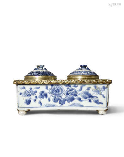 A CHINESE BLUE AND WHITE ORMOLU-MOUNTED INKWELL KANGXI 1662-1722 Painted with sprays of
