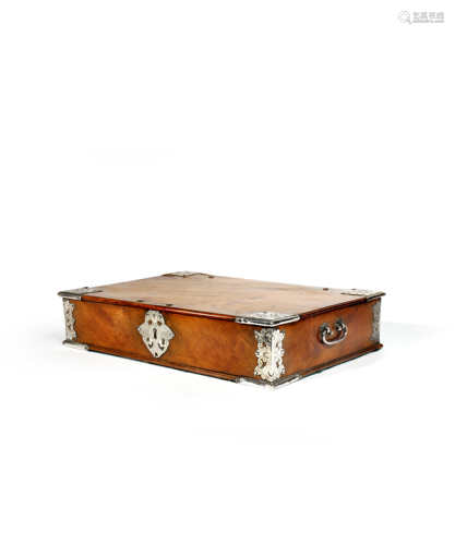 A SILVER-MOUNTED RECTANGULAR WOOD BOX AND COVER 18TH CENTURY Each of the corners with incised silver