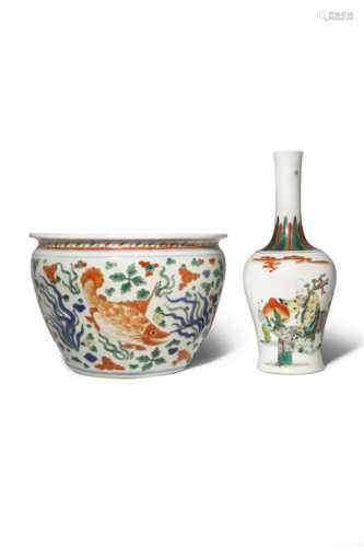 A CHINESE WUCAI JARDINIERE AND A FAMILLE VERTE VASE 19TH CENTURY The jardini?re decorated with