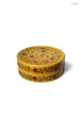 A CHINESE YELLOW LACQUER ANBAXIAN CIRCULAR BOX AND COVER 20TH CENTURY The cover decorated with the