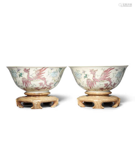 A PAIR OF CHINESE FAMILLE ROSE 'PHOENIX' BOWLS 19TH CENTURY Each with a U-shaped body rising from