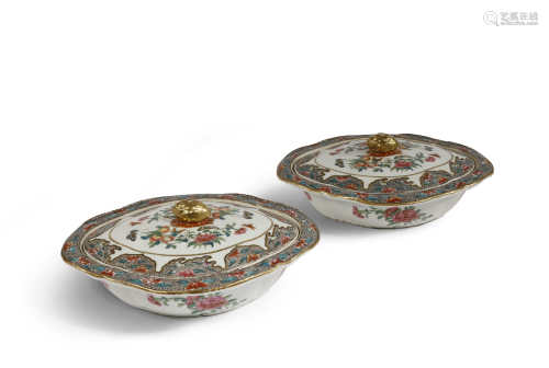 A PAIR OF CHINESE FAMILLE ROSE TUREENS AND COVERS 1ST HALF 19TH CENTURY The interior of each