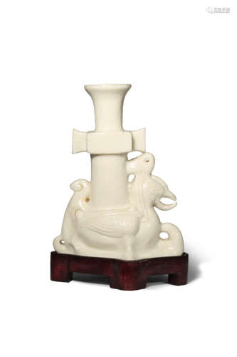 AN UNUSUAL CHINESE BLANC DE CHINE ARCHAISTIC ALTAR VASE KANGXI 1662-1722 The lower section formed as