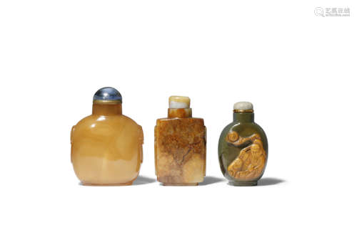 THREE CHINESE HARDSTONE SNUFF BOTTLES 19TH CENTURY The agate and jade bottles carved with archaistic