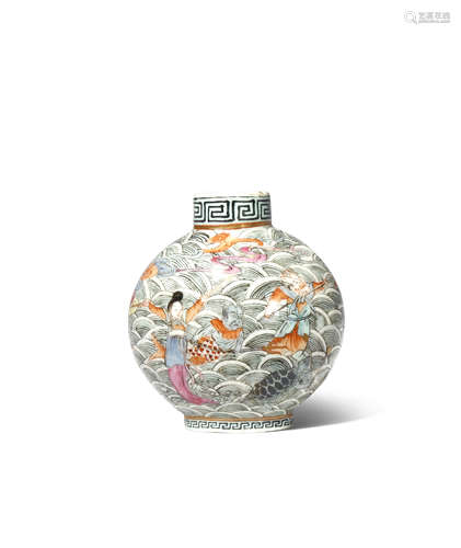 A CHINESE FAMILLE ROSE SNUFF BOTTLE 19TH CENTURY Painted in enamels with various figures, animals