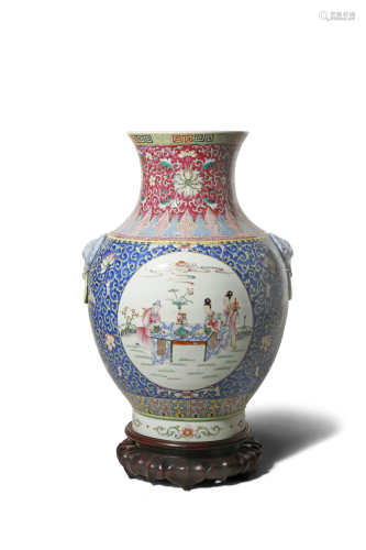 A LARGE CHINESE FAMILLE ROSE OVOID VASE 20TH CENTURY Painted with two panels depicting scenes from