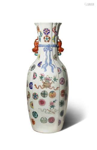 A LARGE CHINESE CANTON FAMILLE ROSE VASE MID 19TH CENTURY Moulded as pleated fabric tied with a blue