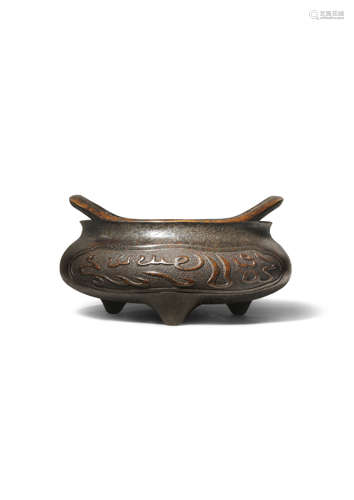 A LARGE CHINESE BRONZE ARABIC-INSCRIBED TRIPOD INCENSE BURNER POSSIBLY 17TH CENTURY The compressed