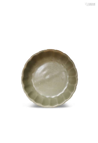 A CHINESE LONGQUAN CELADON BRUSH WASHER SONG/YUAN DYNASTY Moulded as a flowerhead with many narrow