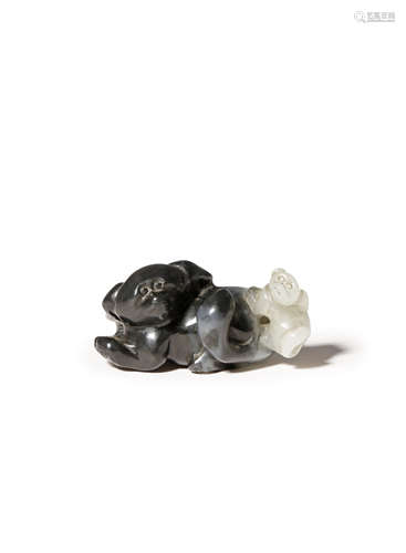 A CHINESE BLACK AND WHITE JADE CARVING OF A DOG AND A PUPPY LATE QING DYNASTY The recumbent mother