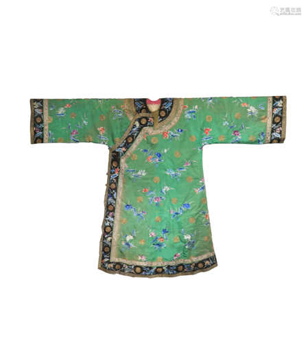 A CHINESE GREEN-GROUND SILK 'LOTUS' WINTER ROBE LATE QING DYNASTY The vibrant green silk embroidered