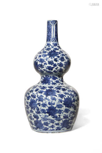 A CHINESE BLUE AND WHITE 'LOTUS' HULUPING 16TH CENTURY Formed as a bottle gourd, the body painted