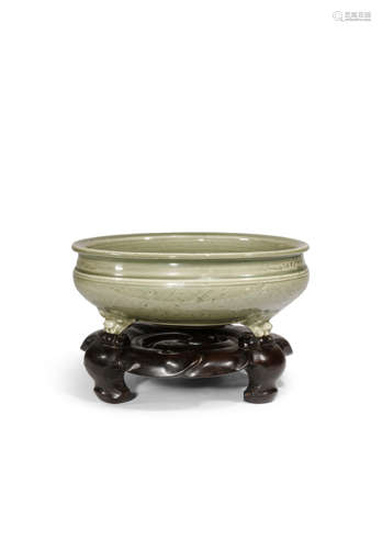 A CHINESE LONGQUAN CELADON TRIPOD INCENSE BURNER MING DYNASTY The compressed shallow bowl incised