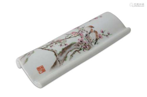 A CHINESE FAMILLE ROSE 'BIRDS AND PRUNUS' BRUSH REST.